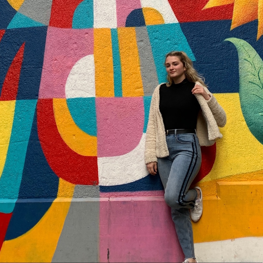 Meet your Posher, Alexis